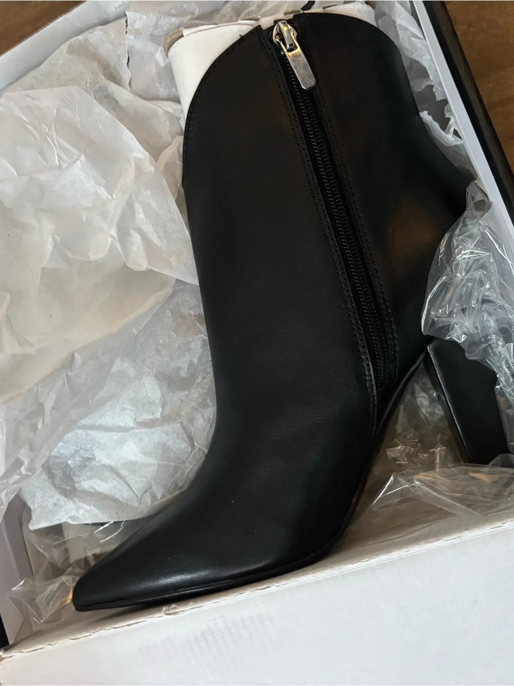 Nine West GHOST Black Leather Pointed Toe Ankle Boot Bootie Block Heel